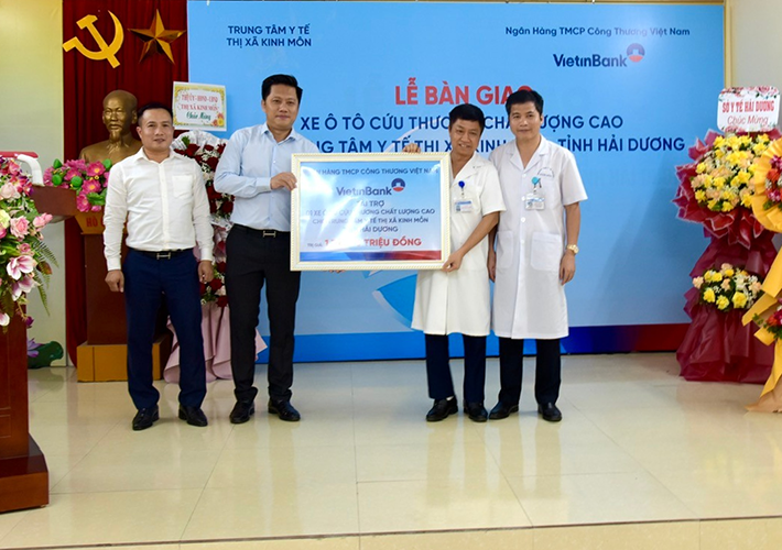 Vietinbank trao tặng xe cứu thương cho Trung tâm Y tế thị xã Kinh Môn